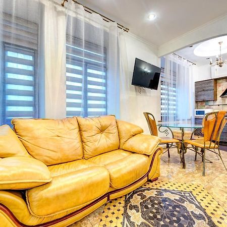 Світло! Vip Apartment In The Druzhby Narodiv Metro Station Kiev Exteriör bild
