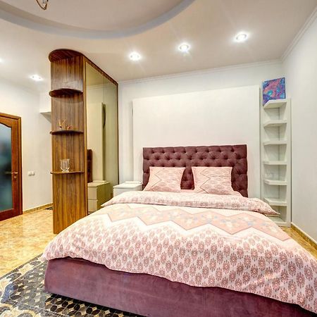 Світло! Vip Apartment In The Druzhby Narodiv Metro Station Kiev Exteriör bild