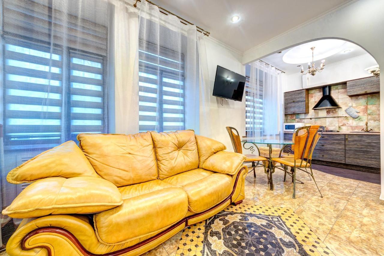 Світло! Vip Apartment In The Druzhby Narodiv Metro Station Kiev Exteriör bild