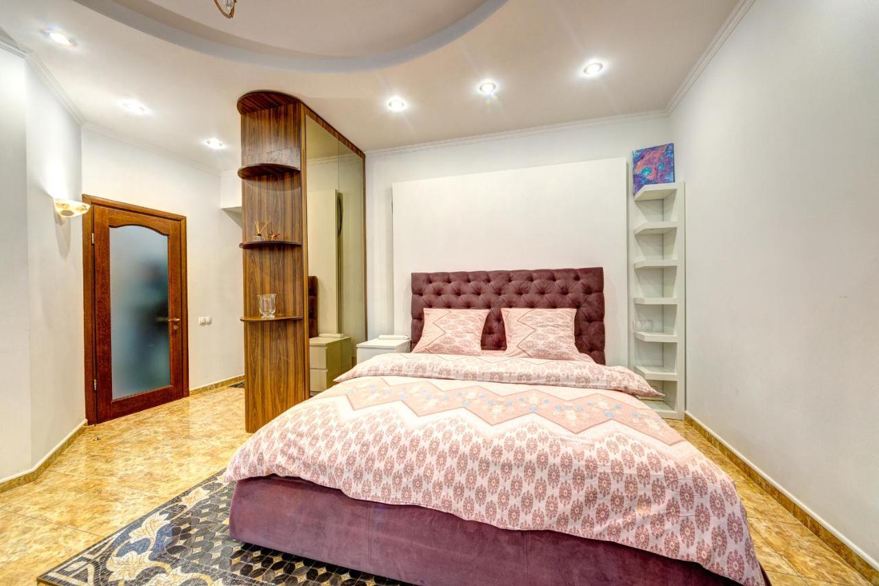 Світло! Vip Apartment In The Druzhby Narodiv Metro Station Kiev Exteriör bild