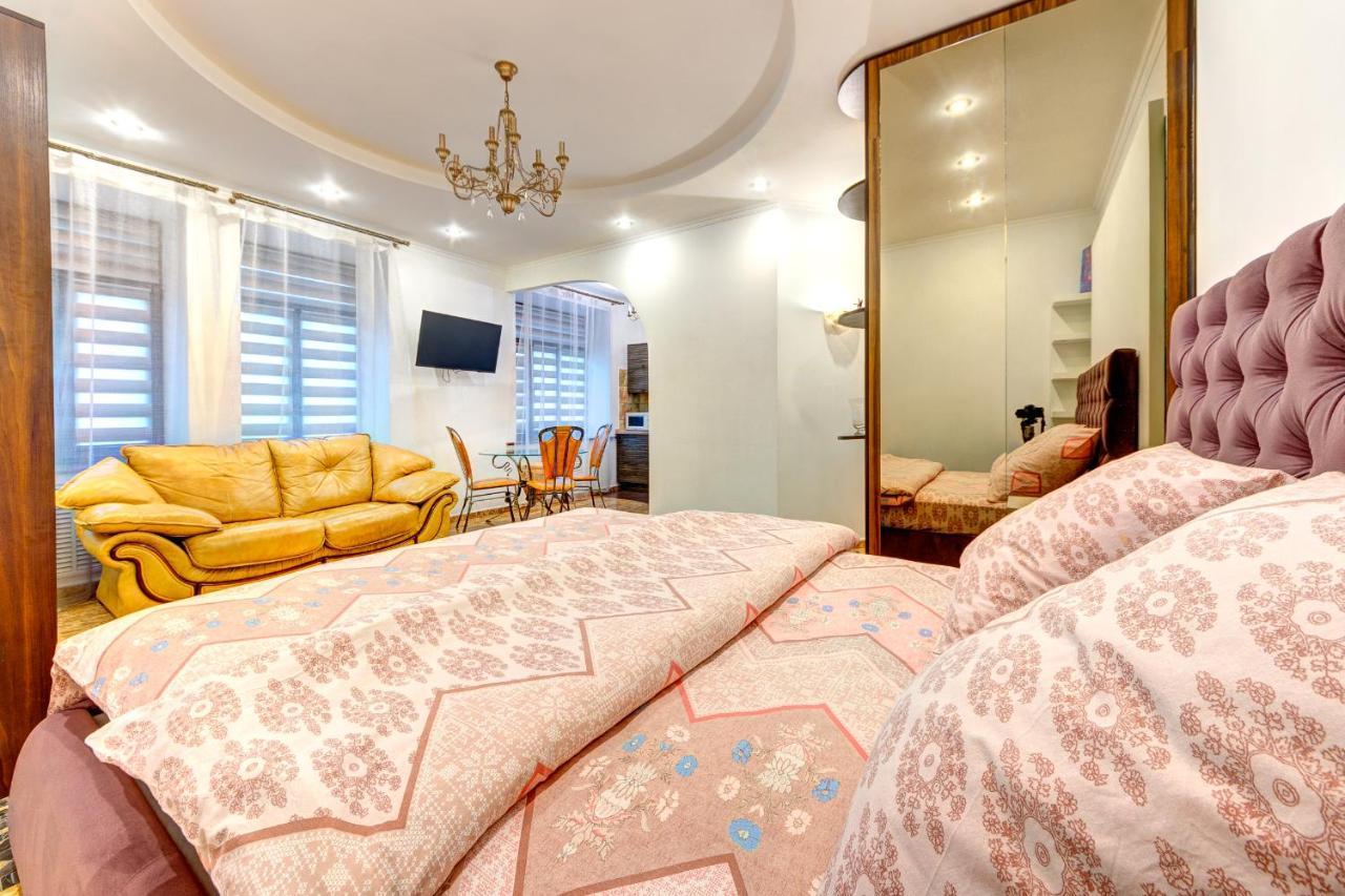 Світло! Vip Apartment In The Druzhby Narodiv Metro Station Kiev Exteriör bild