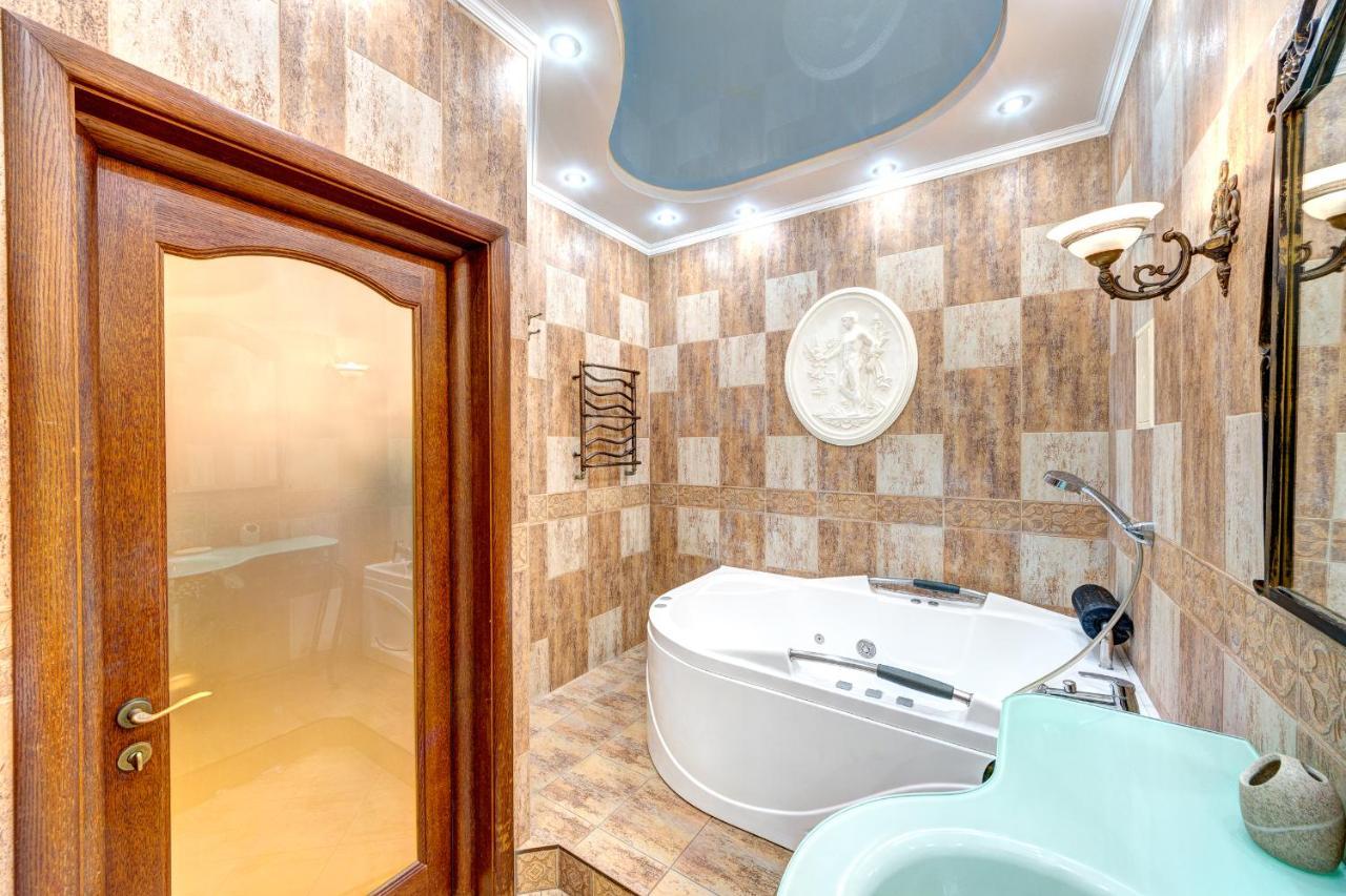 Світло! Vip Apartment In The Druzhby Narodiv Metro Station Kiev Exteriör bild